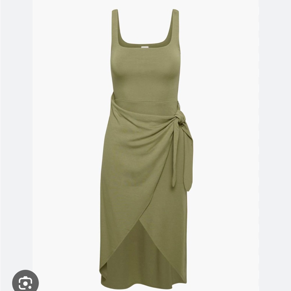 Aritzia new Saturn midi dress